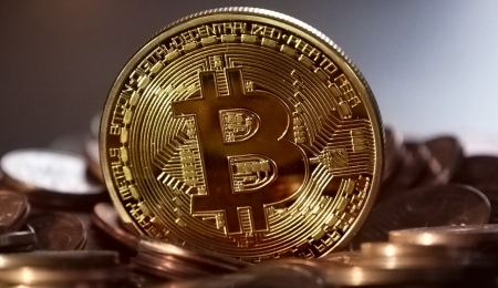 The Relationship Between Gold and Bitcoin